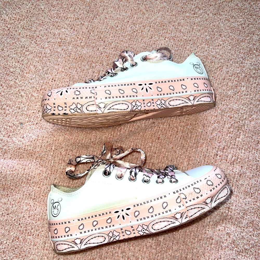 CONVERSE PLATFORM STYLE SNEAKERS